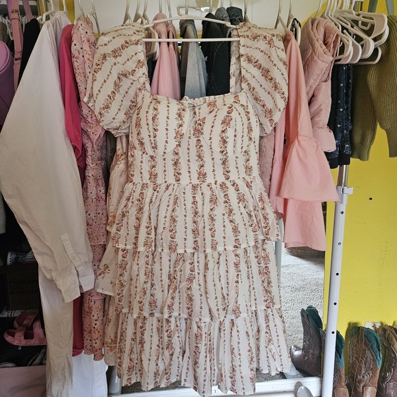 Dresses & Skirts - Floral Puff Sleeve Dress